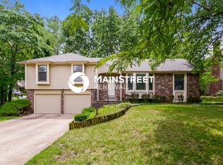 11601 Hemlock St, Overland Park, KS 66210