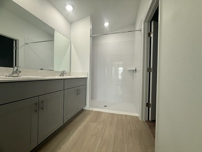 5465 San Pietro Dr — Photo 14
