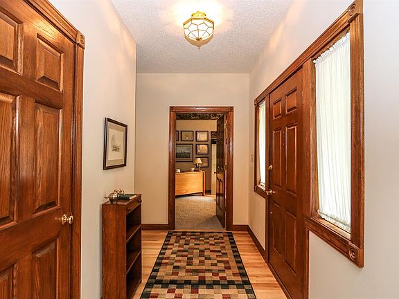 2nd image of 505 Vincent Ct