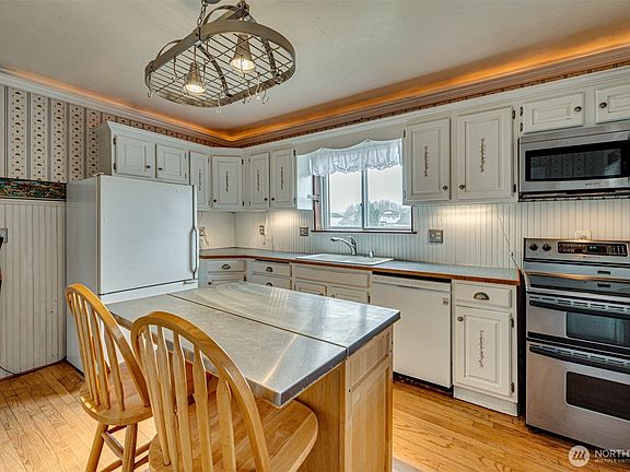 5th image of 656 Davidson Avenue