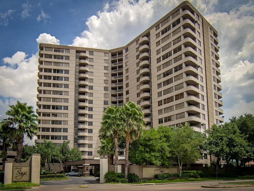 2 bed, 2.0 bath, 1221 sqft, $1,900 — Photo 2