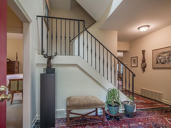 4th image of 393 Twelve Oaks Cir