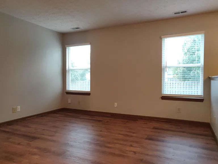 5581 Bingham Dr — Photo 3