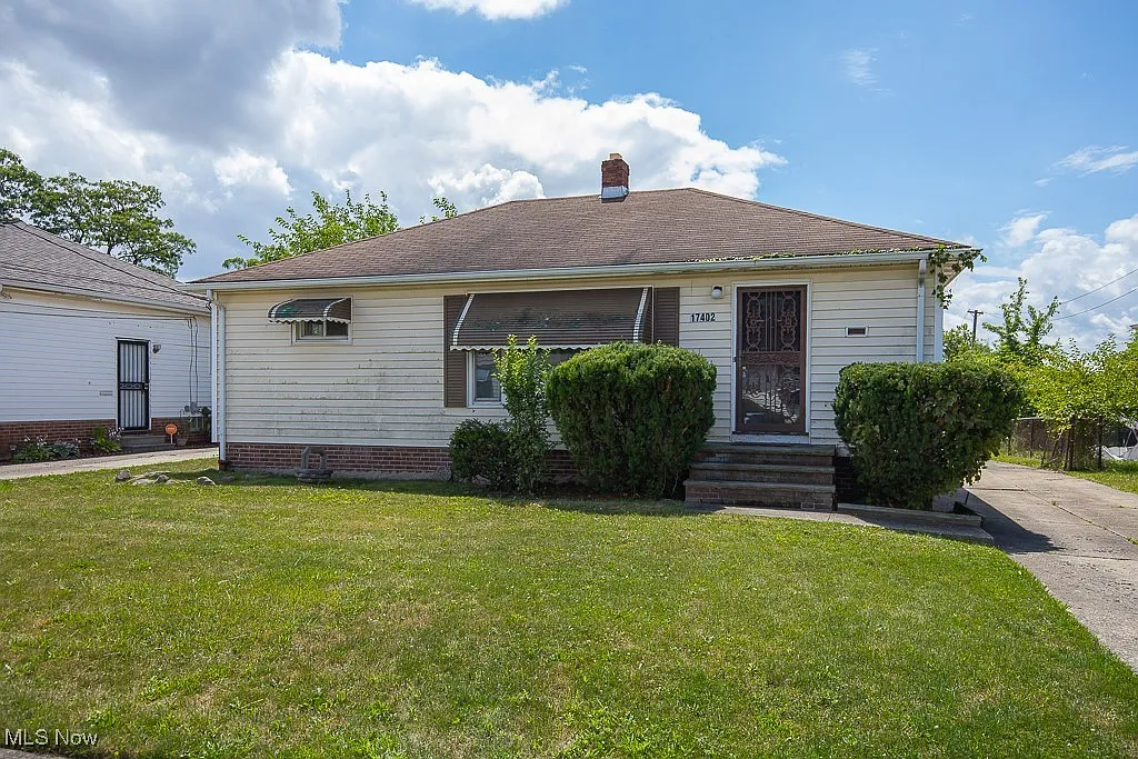 17402 Deforest Ave photo 1