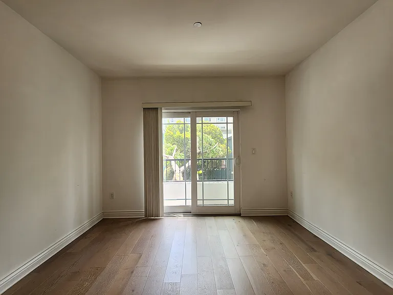 147 S Doheny Dr #102 — Photo 27