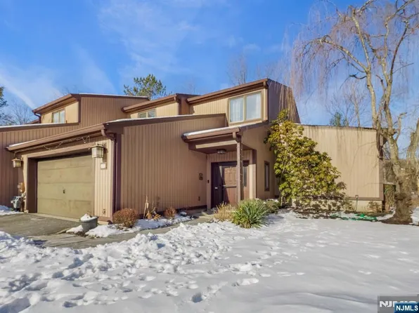 49 Pond Cir #10, Wayne, NJ 07470