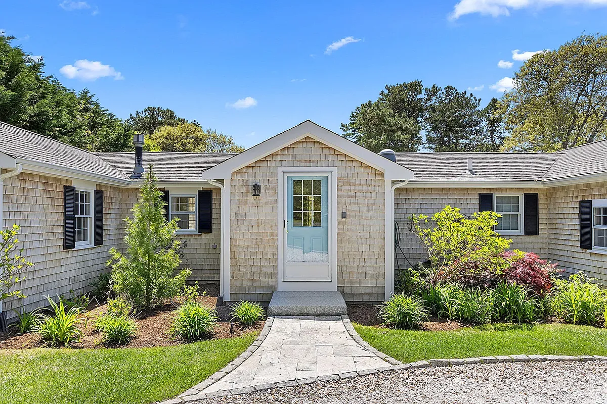front of house - 116 Mayflower Ter