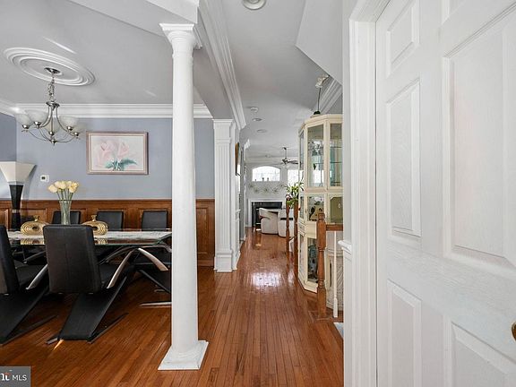 5th image of 8593 Wyngate Manor Ct