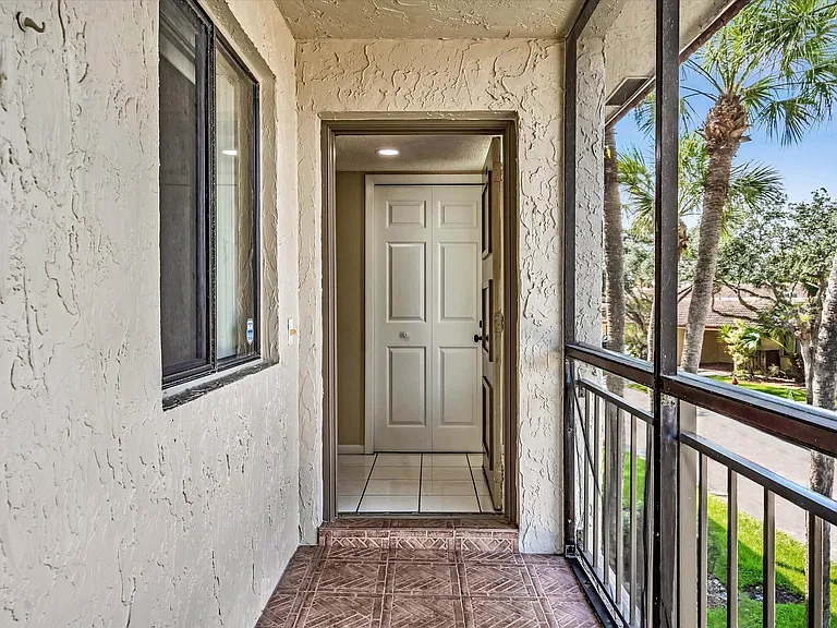 16252 Laurel Dr #201 — Photo 3