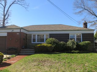 108 E Chester St, Valley Stream, NY 11580