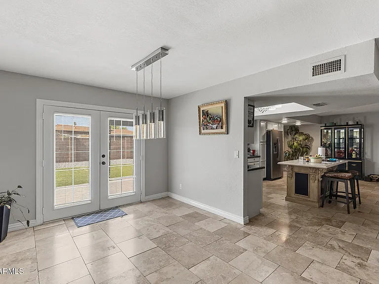 4716 W Christy Dr — Photo 4