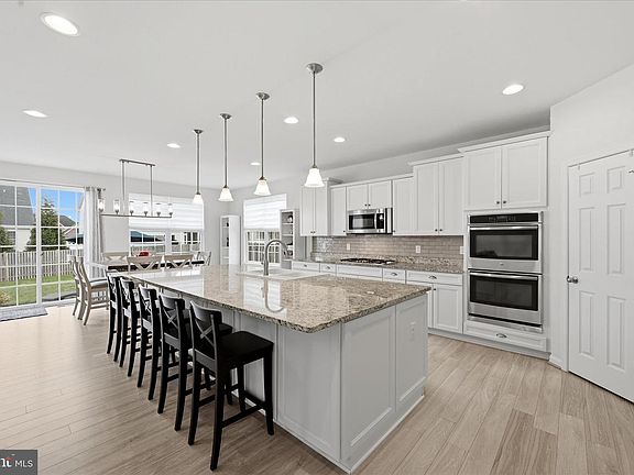 3rd image of 223 Dartmoor Dr