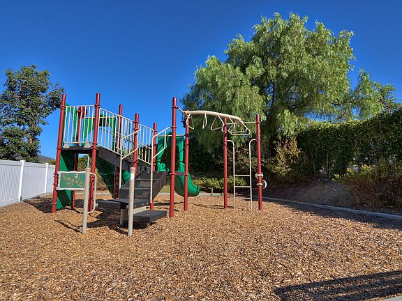 3rd image of 333 Rolling Hills Ln