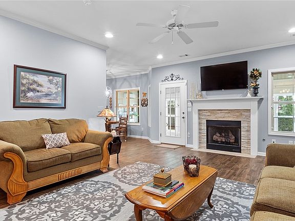 5th image of 583 Camille Ln