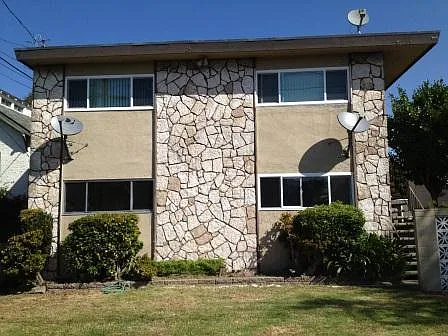 2 bed, 850 sqft, $2,200 — Photo 1