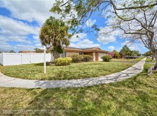 6961 NW 83rd St, Tamarac, FL 33321
