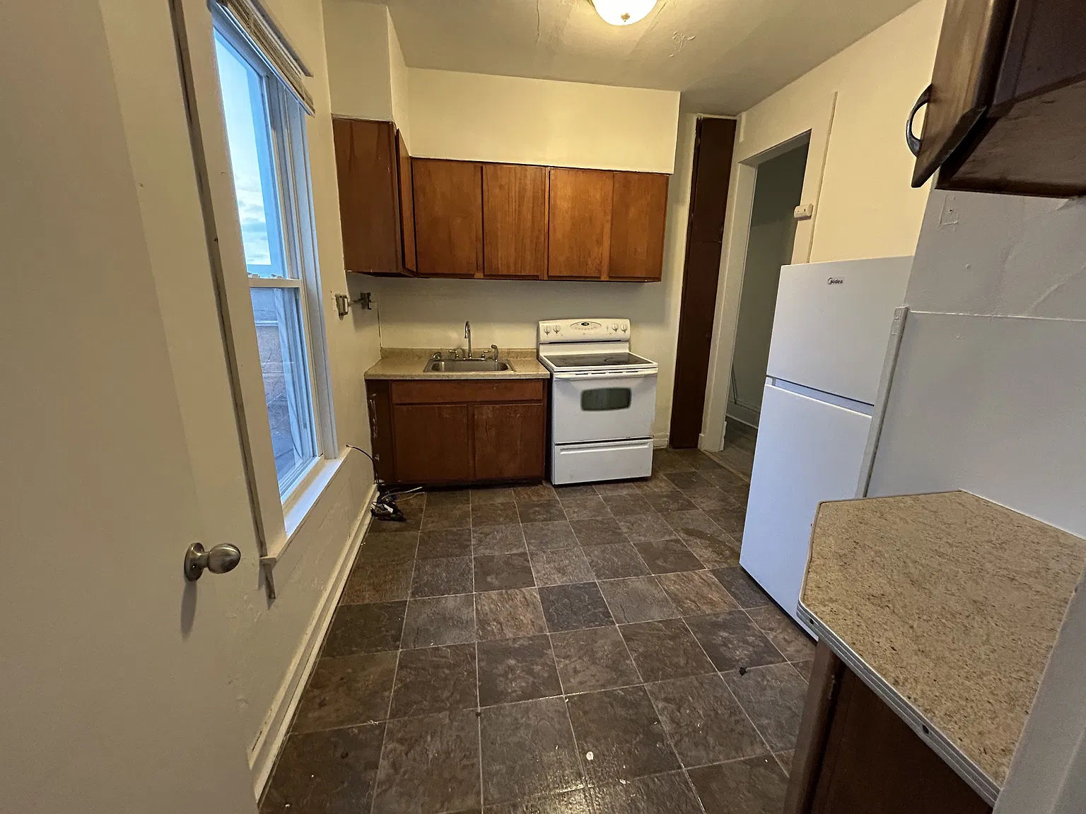 1080 Wilson - 1082 1/2 — Photo 2
