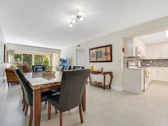 3rd image of 9260 Fontainebleau Blvd APT 102