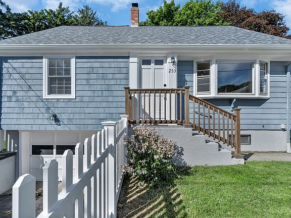 5th image of 253 Arnold St