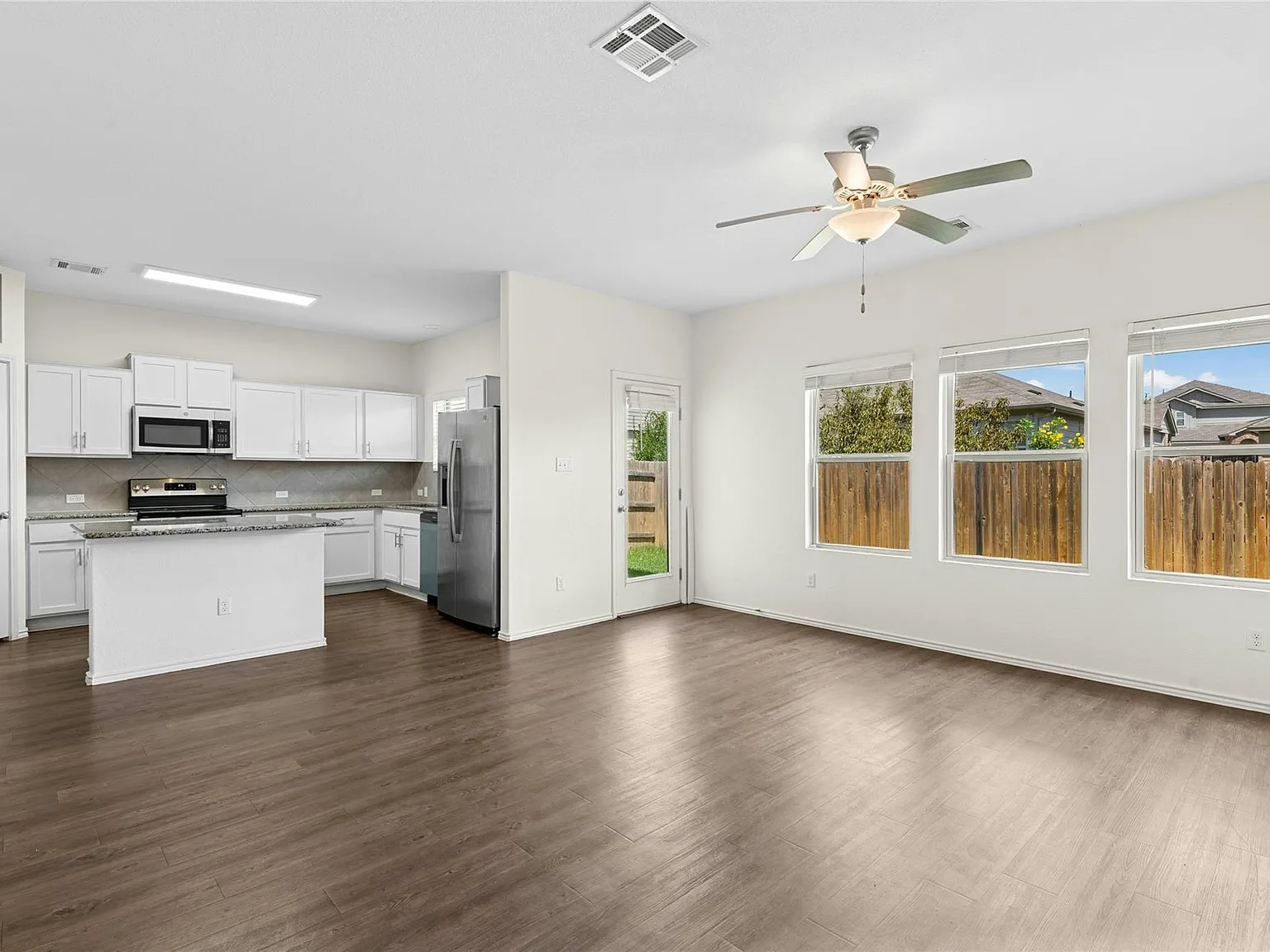 4 bed, 3.5 bath, 2248 sqft, $1,875 — Photo 3