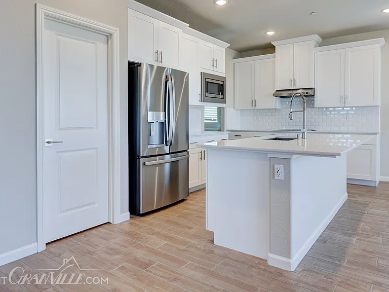 877 Halford Ln — Photo 9
