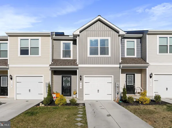 133 Paddington St, Falling Waters, WV 25419