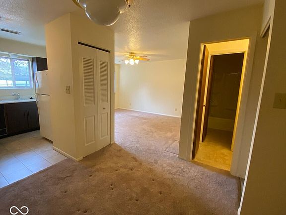 5th image of 914 Greenwood Trl E