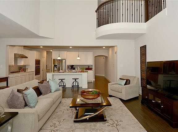 4th image of 1743 Eagle Crest Dr