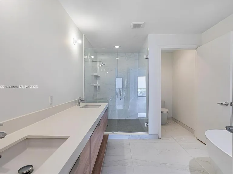 16385 Biscayne Blvd #4 — Photo 42