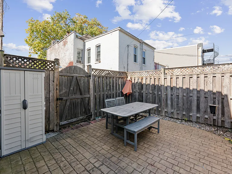 306 L St SE — Photo 37