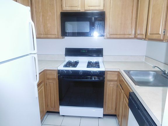 3rd image of 13614 Northern Blvd #7AA
