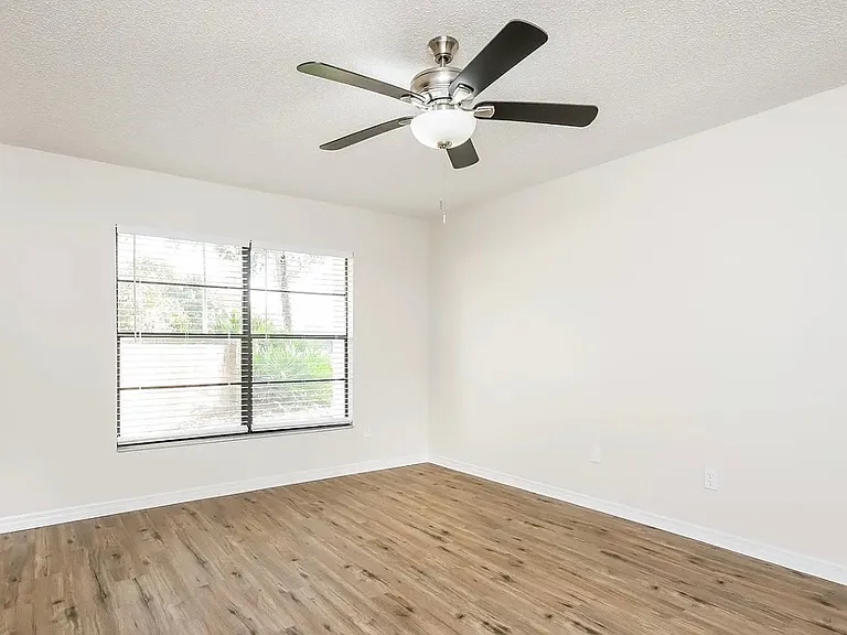 395 Eagle Cir — Photo 6