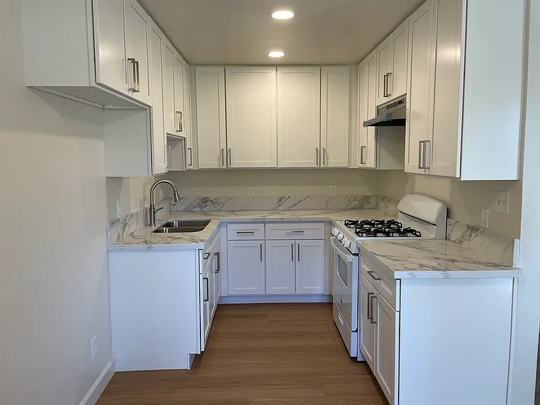 1196 W Valencia Dr #E — Photo 7