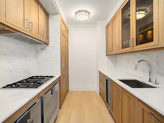 3rd image of 30 Park Pl #42E