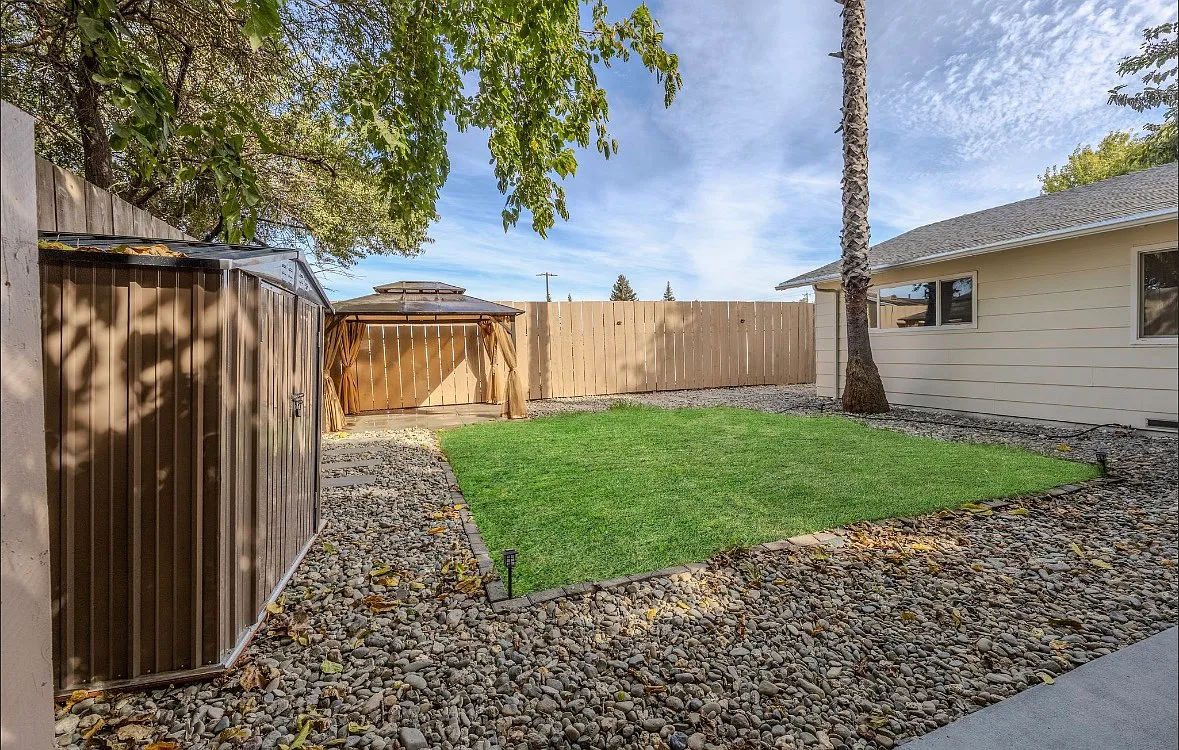 2 bed, 850 sqft, $1,795 — Photo 1