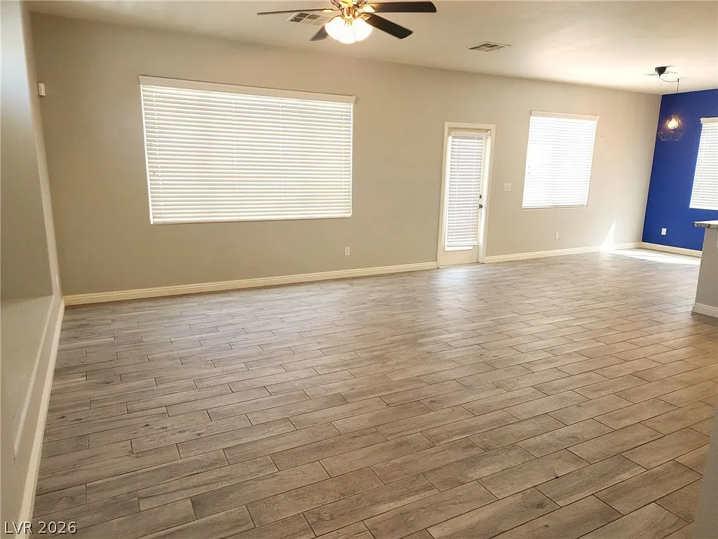 4 bed, 2.5 bath, 1871 sqft, $2,100 — Photo 4