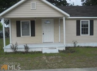 209 S River St, Claxton, GA 30417