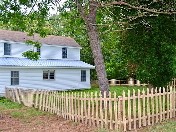 3rd image of 105 Ames Ln