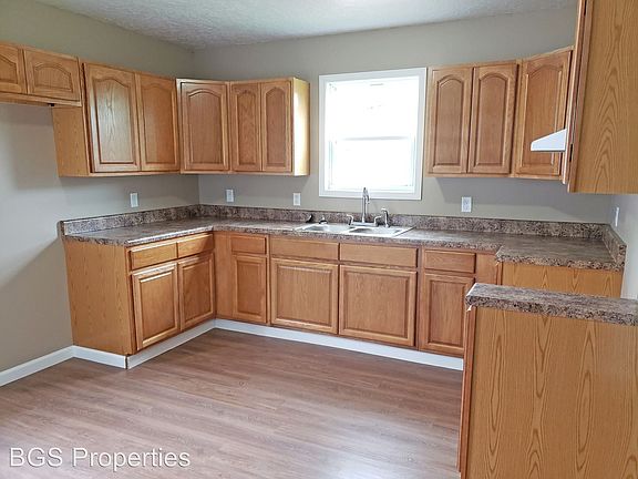 3rd image of 125 Reynolds Ave