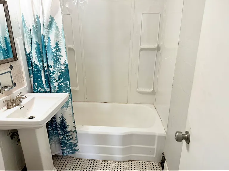 1510 SE Riverside Dr #B6 — Photo 6