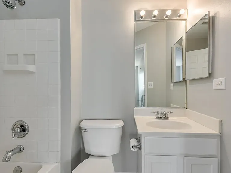 400 Cary Woods Cir — Photo 13