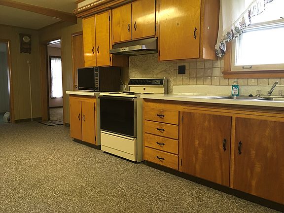 4th image of 1482 Laird Ave