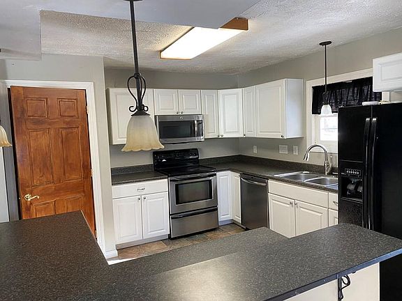 3rd image of 2124 Dorman Dr