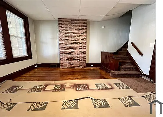 3 bed, 1330 sqft, $2,100 — Photo 2
