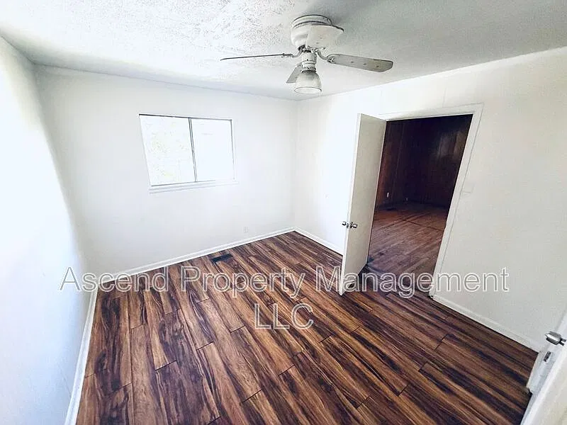 3 bed, 2.0 bath, 1290 sqft, $1,250 — Photo 4