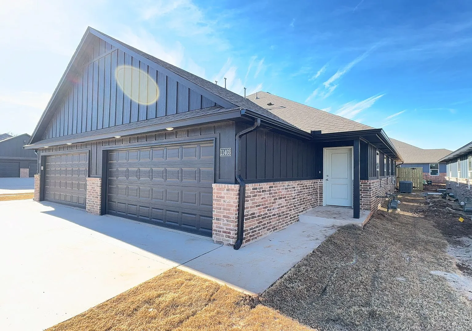 Welcome to Masonwood featuring this 3 Bedroom 2 Bath 2 Car Garage Duplex in a Great location clos... — Photo 2