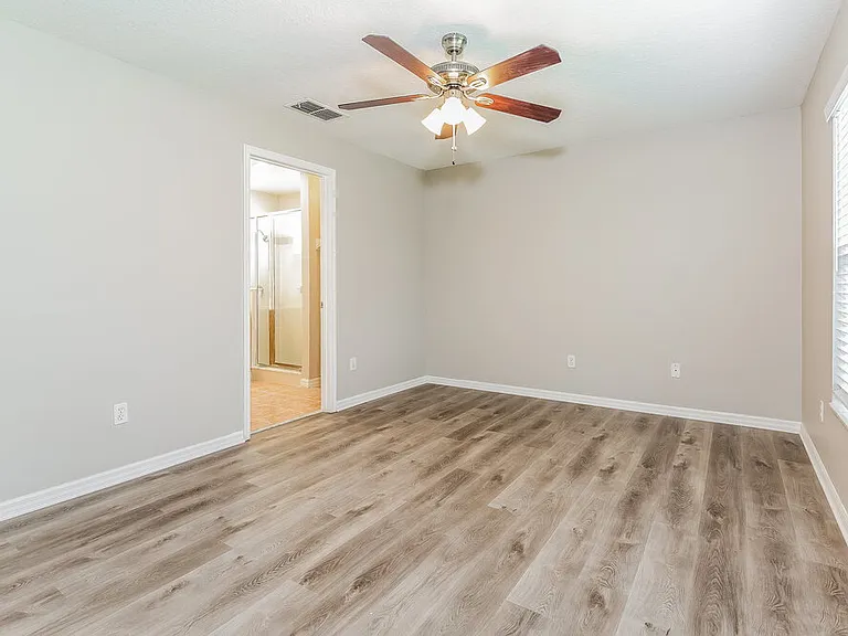 2221 Heathwood Cir — Photo 7