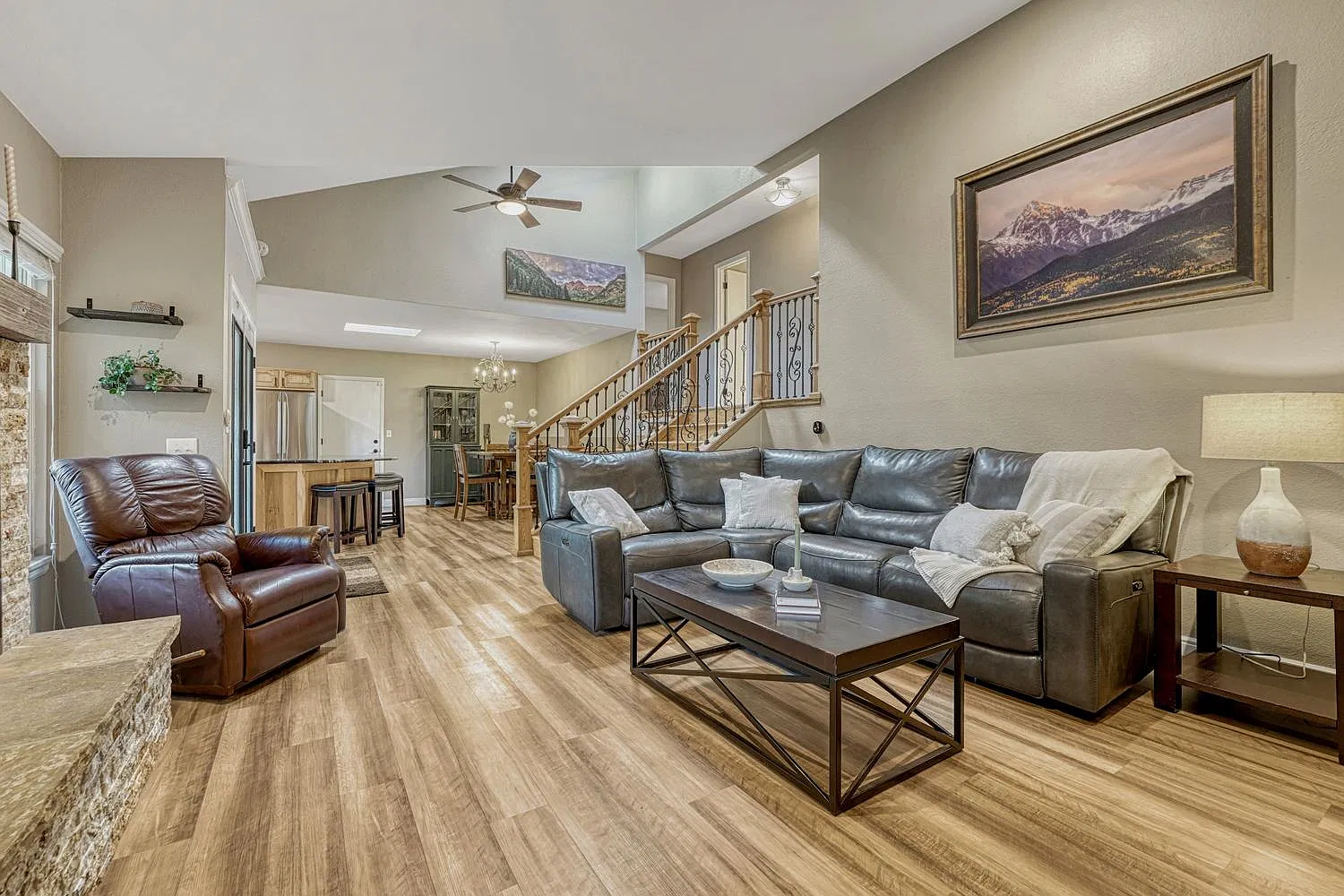 4 bed, 2380 sqft, $2,500 — Photo 4