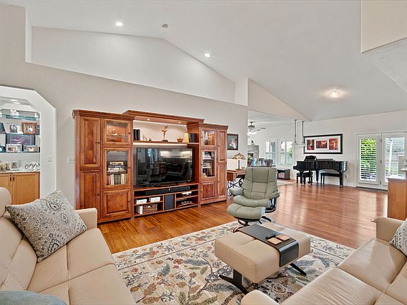 3rd image of 2448 Red Ranch Dr