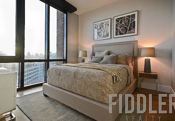 4th image of 4441 Purves St #1116